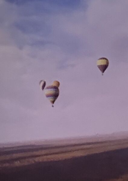 File:Soarin-balloons.jpg